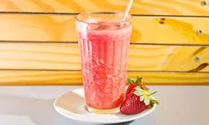 Suco de laranja com morango
